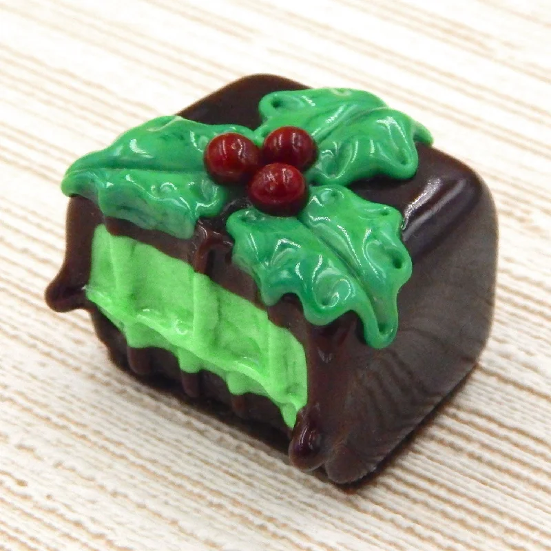 Bitten Christmas Chocolate Holly with Mint Filling (B22-024CM)