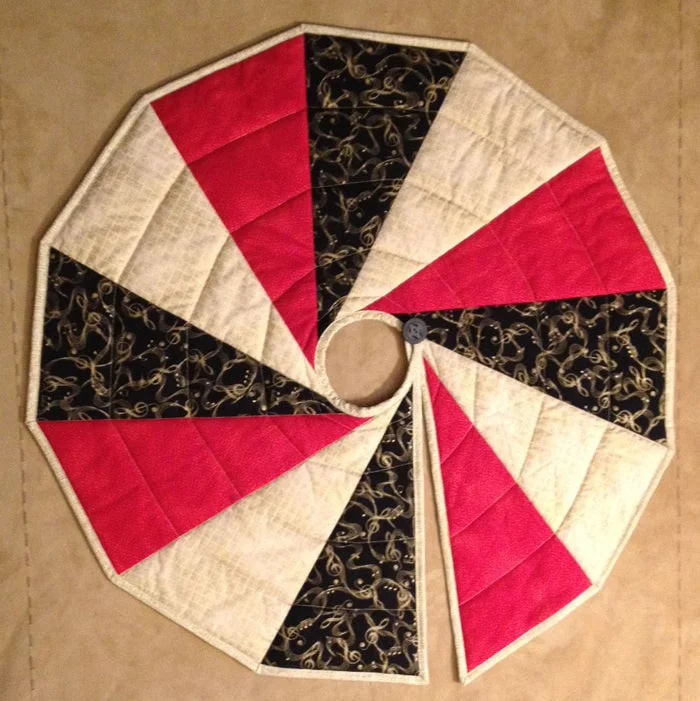 Modern Two Sided Tree Skirt Quilt Pattern SEW-104w  - Wholesale Product